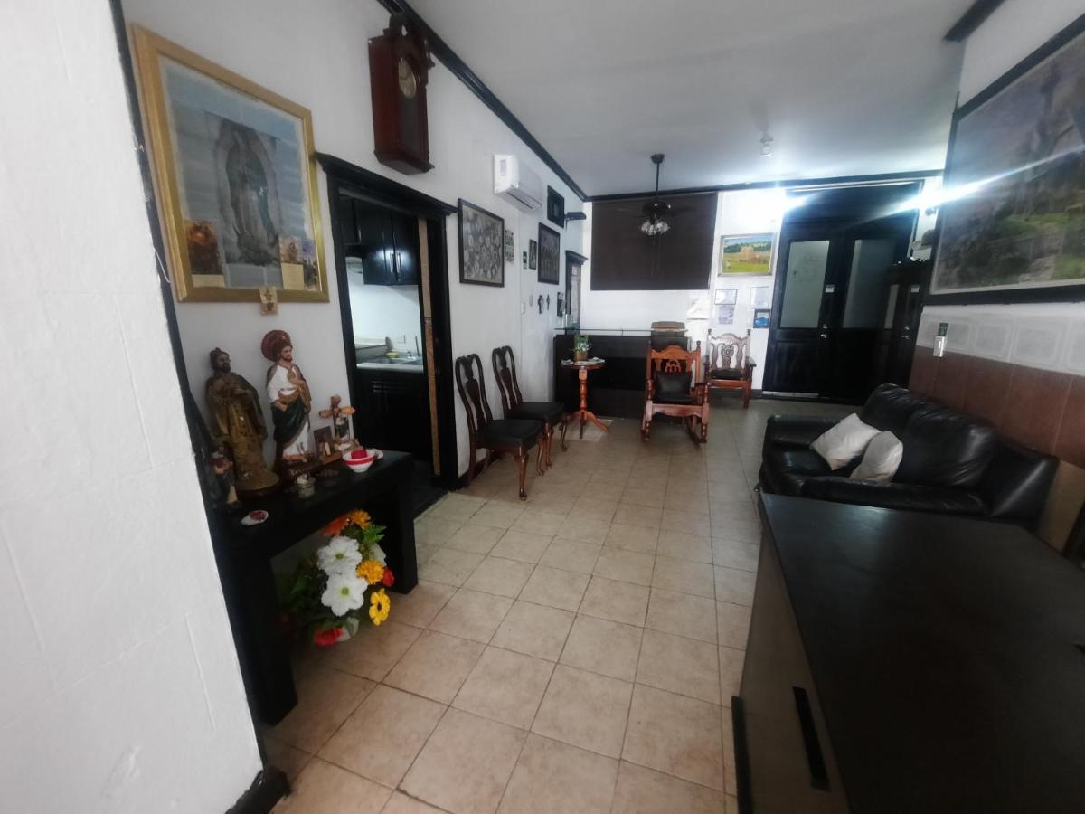 Hotel Garcias Suites, Linares Ruang foto