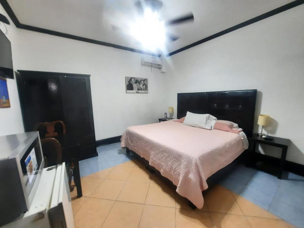 Hotel Garcias Suites, Linares Bagian luar foto