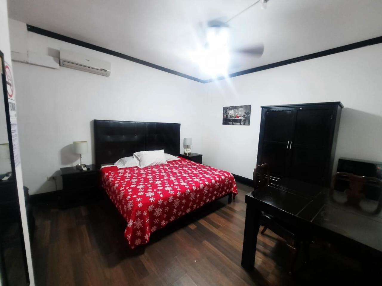 Hotel Garcias Suites, Linares Bagian luar foto